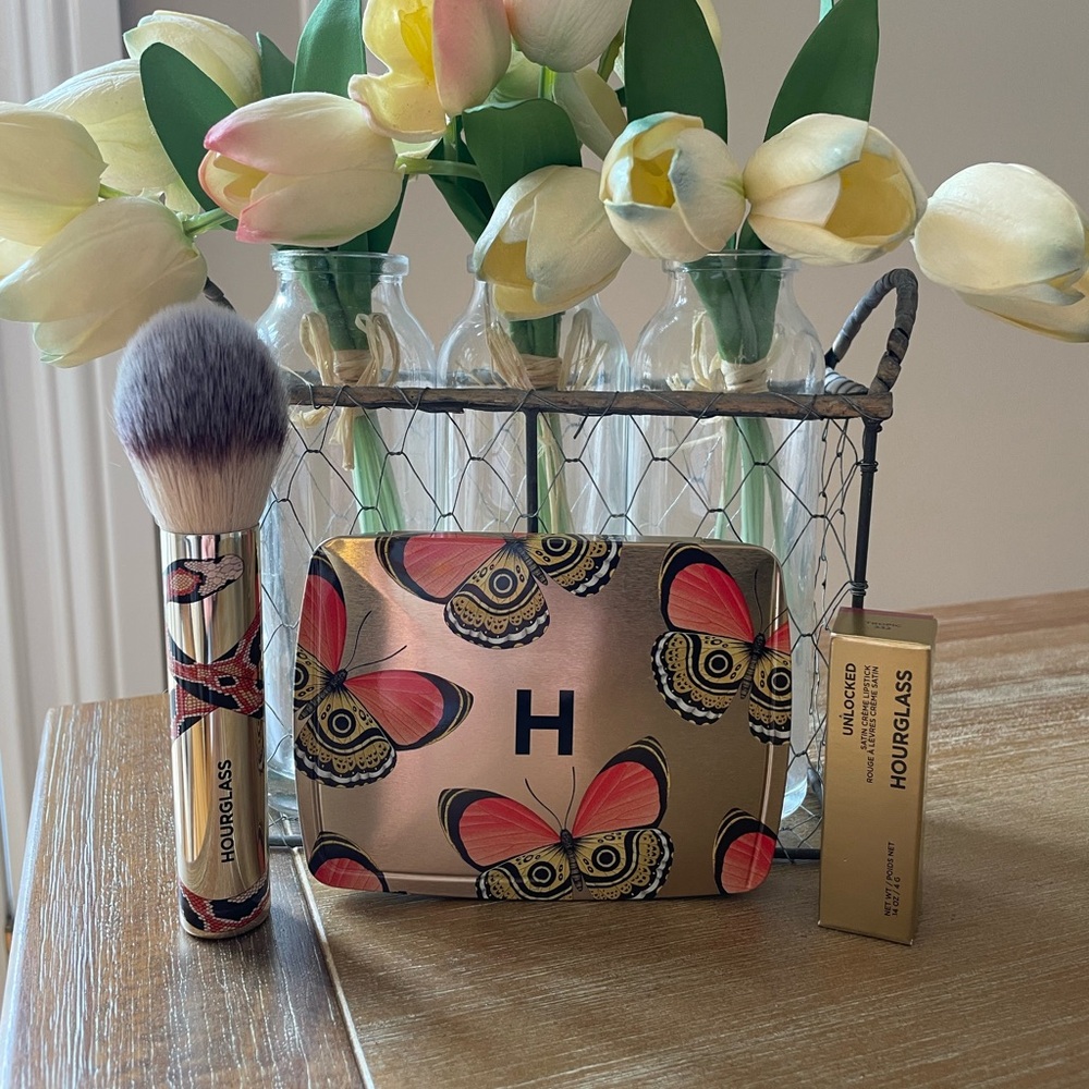 Hourglass Palette, Brush, and Lipstick Bundle!